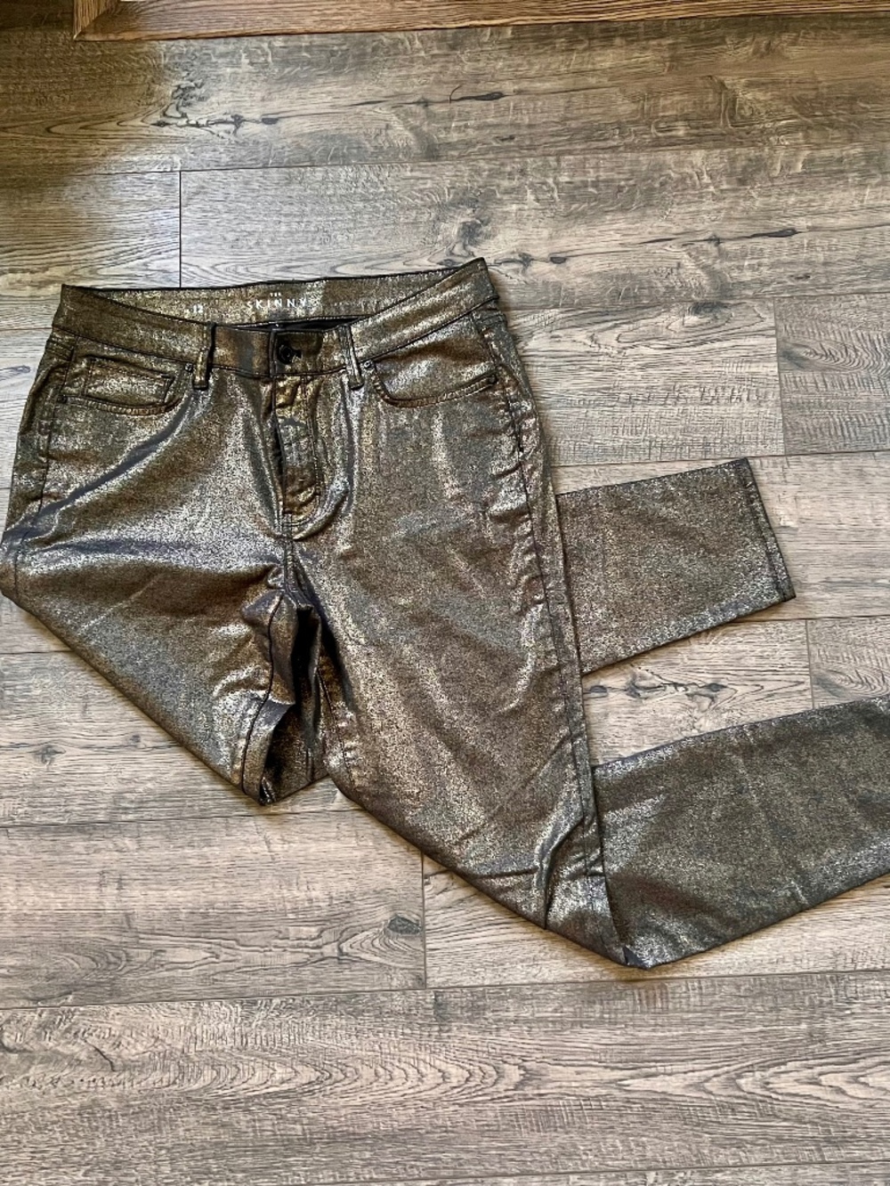 White House Black Market metallic black and gold slim jeans like new